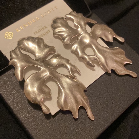 Kendra Scott Jewelry - Kendra Scott Silver Leaf Dangle Earrings